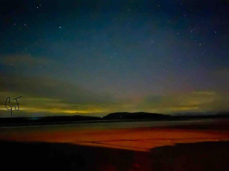 Watersedge Retreat, Views, Sunsets, Dogs Welcome Sandside  ภายนอก รูปภาพ
